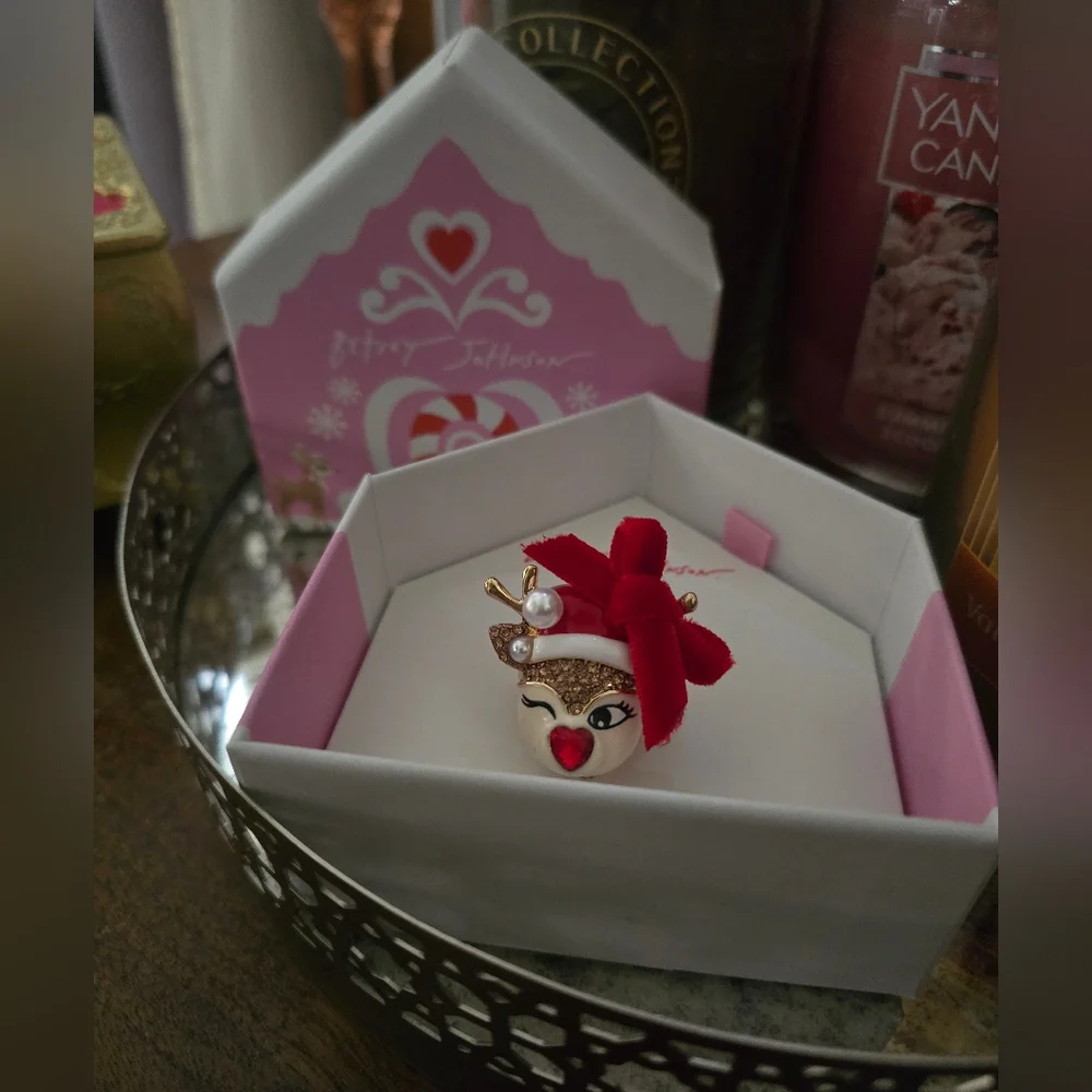 Charming Holiday Reindeer Ring with Red Bow - Picture 12 of 12